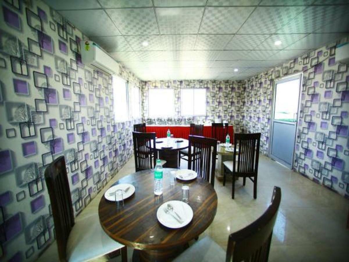 Airport Hotel Hsp Nowe Delhi Zewnętrze zdjęcie